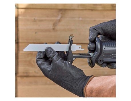 SIERRA SABLE BLACK+DECKER 750W BES301-QS