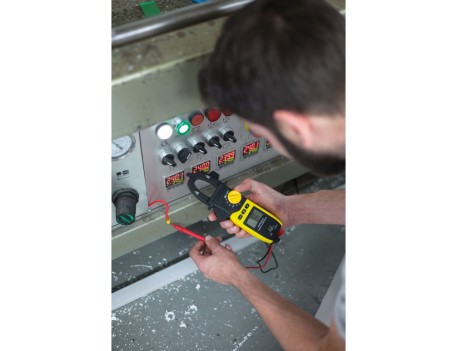 MULTÍMETRO PINZA INTELIGENTE STANLEY FATMAX FMHT82564-0